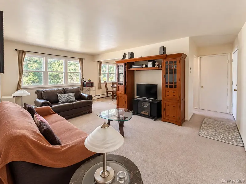 50 Cromwell TER #6, New Windsor, NY 12553