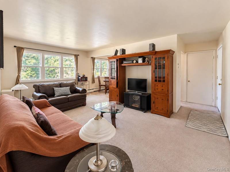 50 Cromwell TER #6, New Windsor, NY 12553