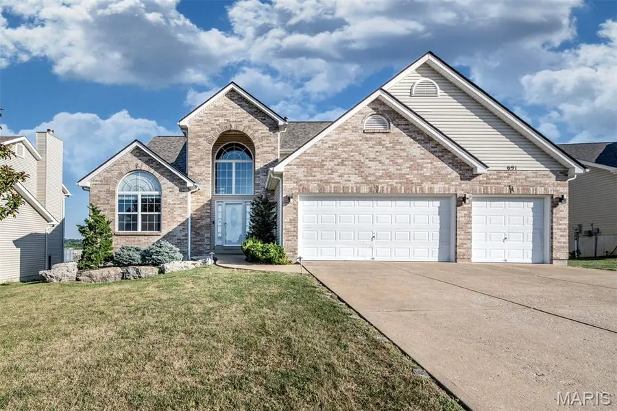 691 Berrywine LN, Arnold, MO 63010