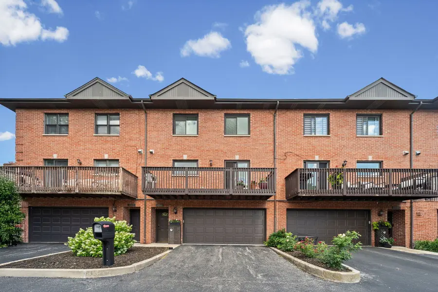 1339 E Central RD, Arlington Heights, IL 60005