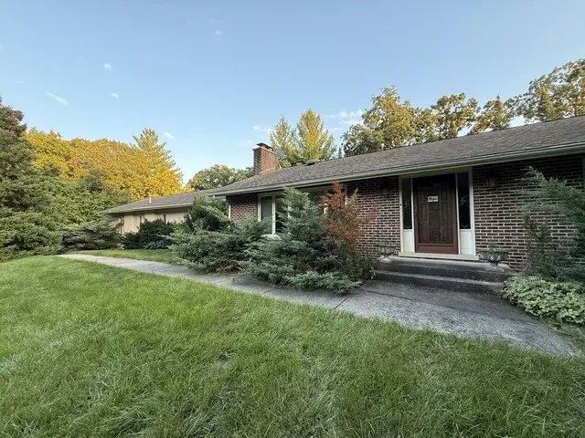 1842 Thomas Atkinson RD, Inverness, IL 60067