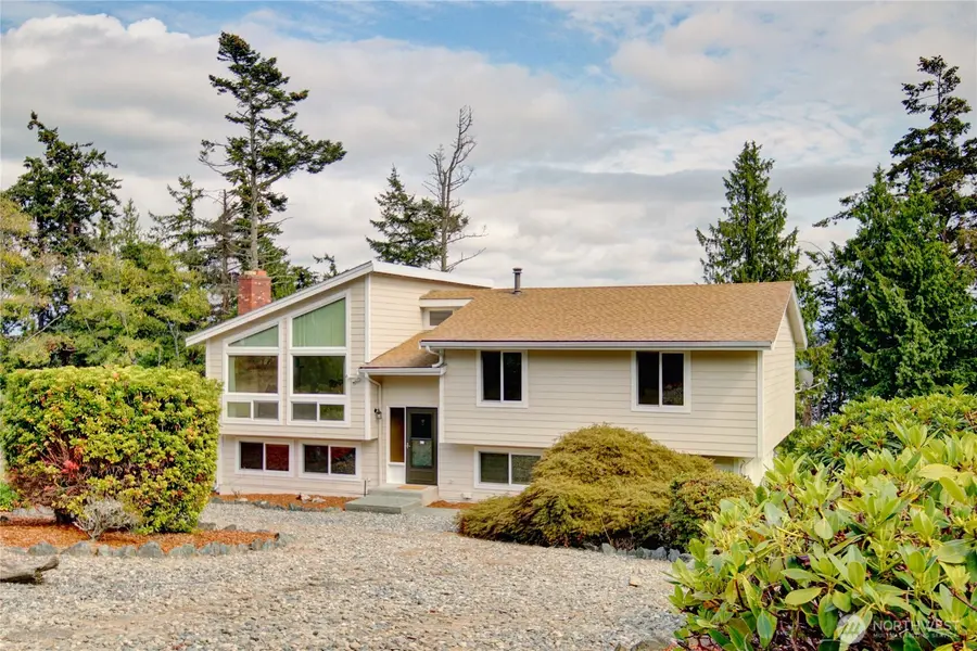 7565 Crescent LN, Anacortes, WA 98221