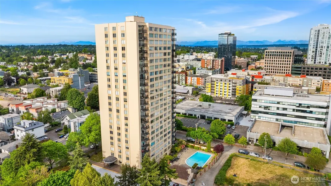 4540 8th AVE NE #801, Seattle, WA 98105