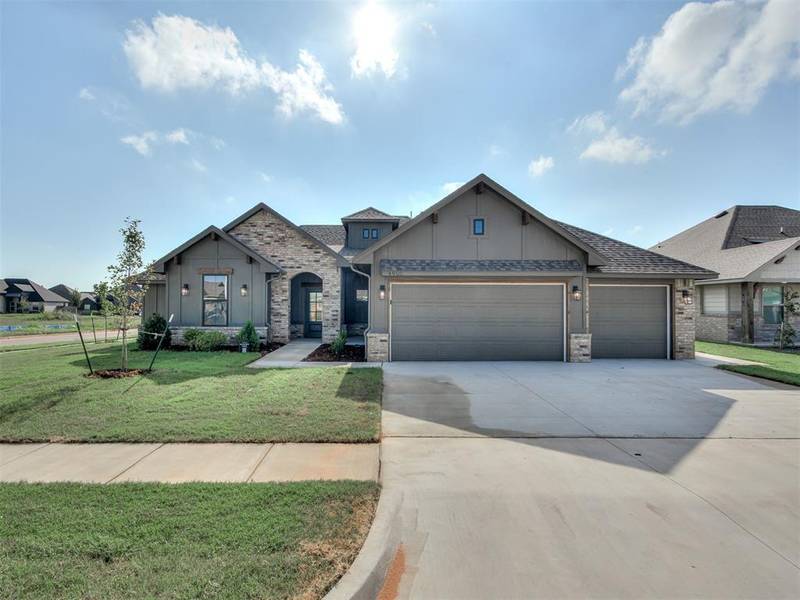4900 Vine Cliff RD, Mustang, OK 73064