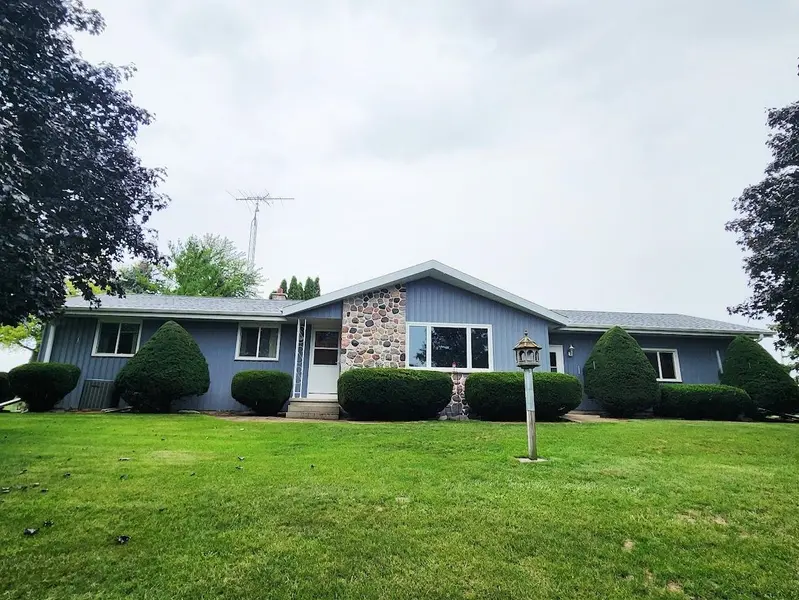 W2998 LEDGE RD, Mount Calvary, WI 53057-9747