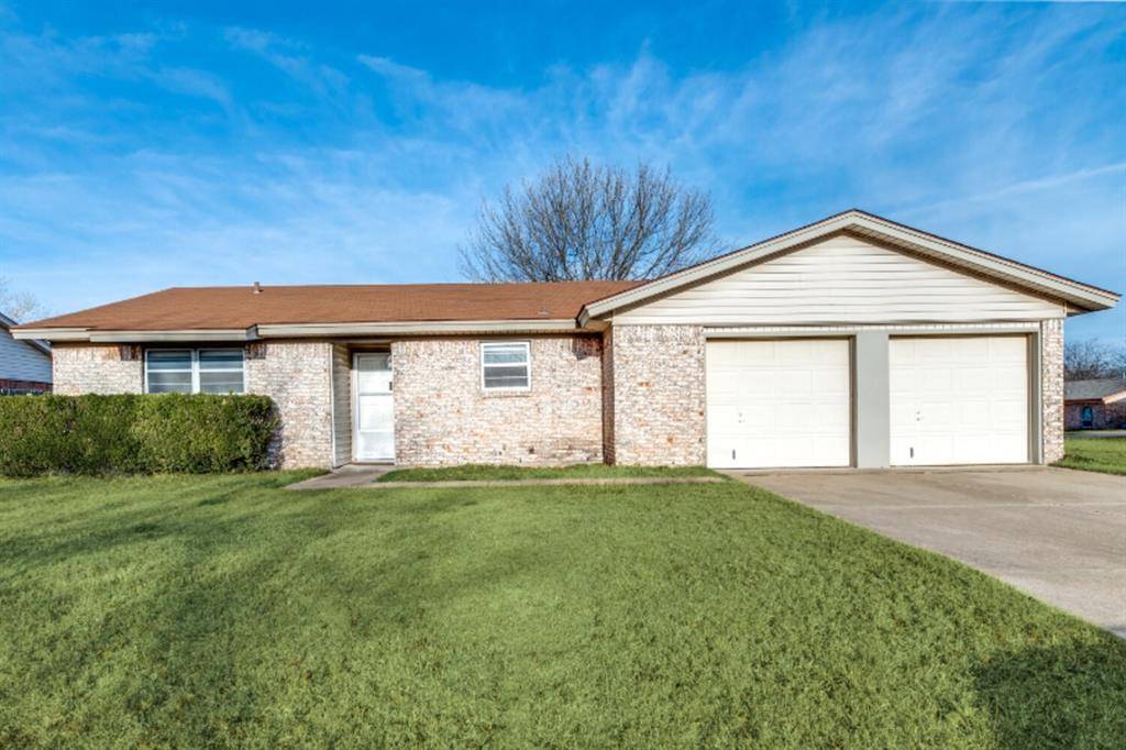 900 Skelly Street, Crowley, TX 76036