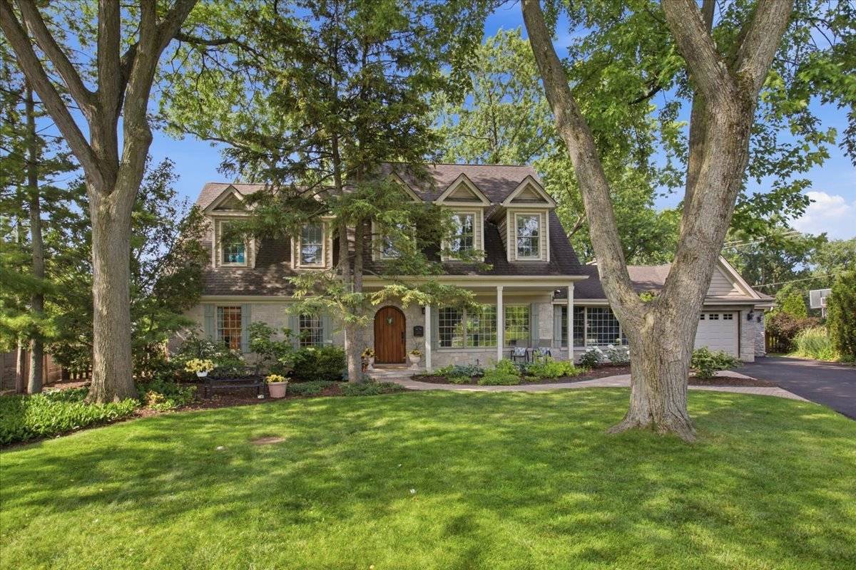 2501 Robincrest LN, Glenview, IL 60025