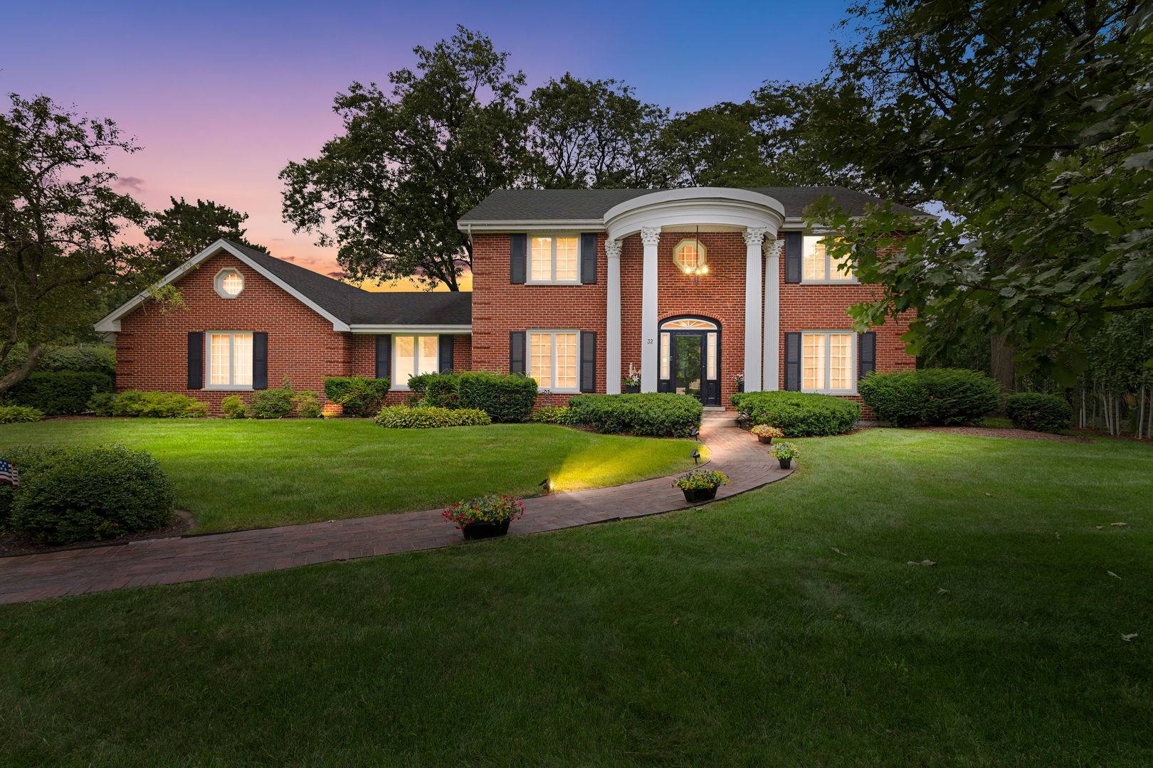 32 Chatham LN, Oak Brook, IL 60523