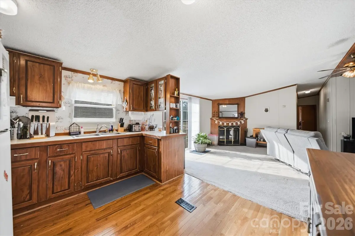107 10th ST NE, Hildebran, NC 28637