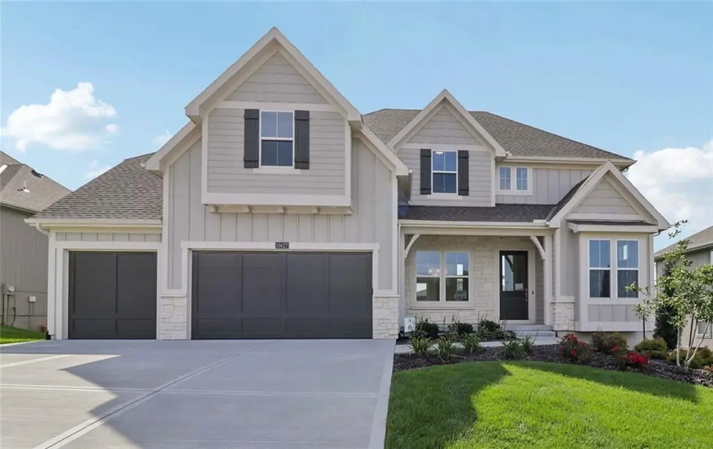 15627 W 168th TER, Olathe, KS 66062