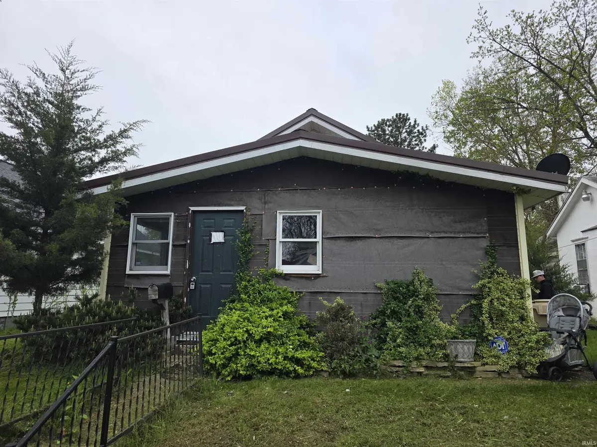1414 Bowman ST, South Bend, IN 46613