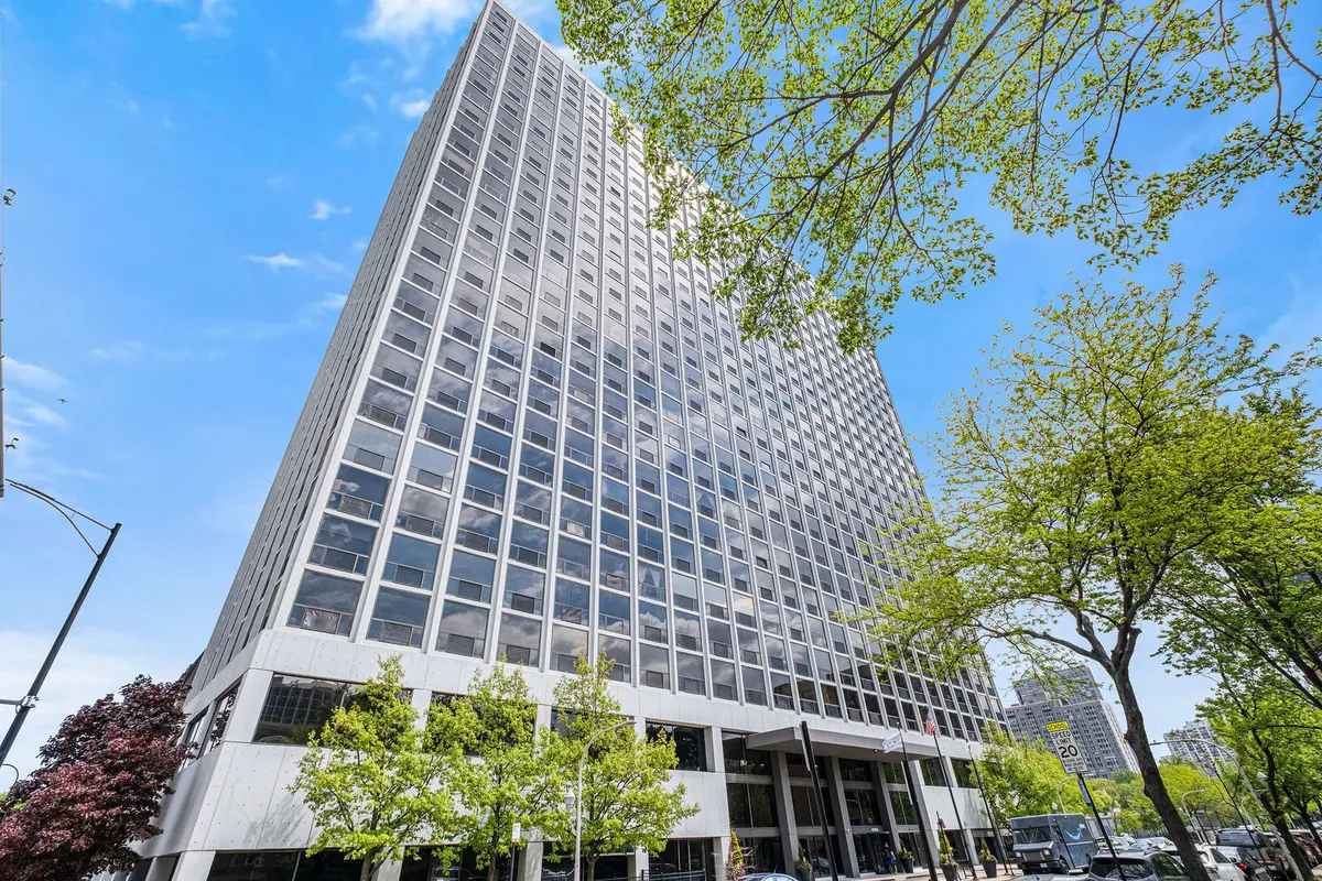 4343 N Clarendon AVE #817, Chicago, IL 60613