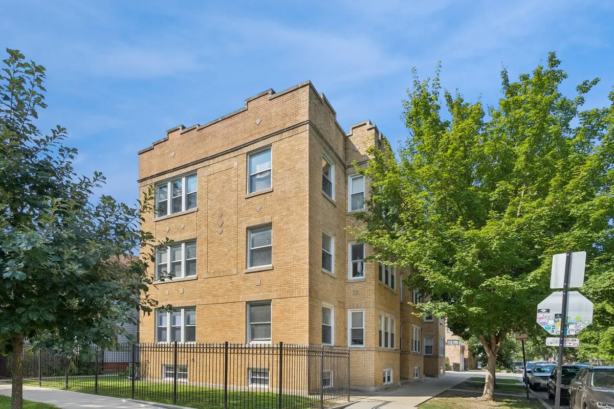 3337 W Byron ST #1, Chicago, IL 60618
