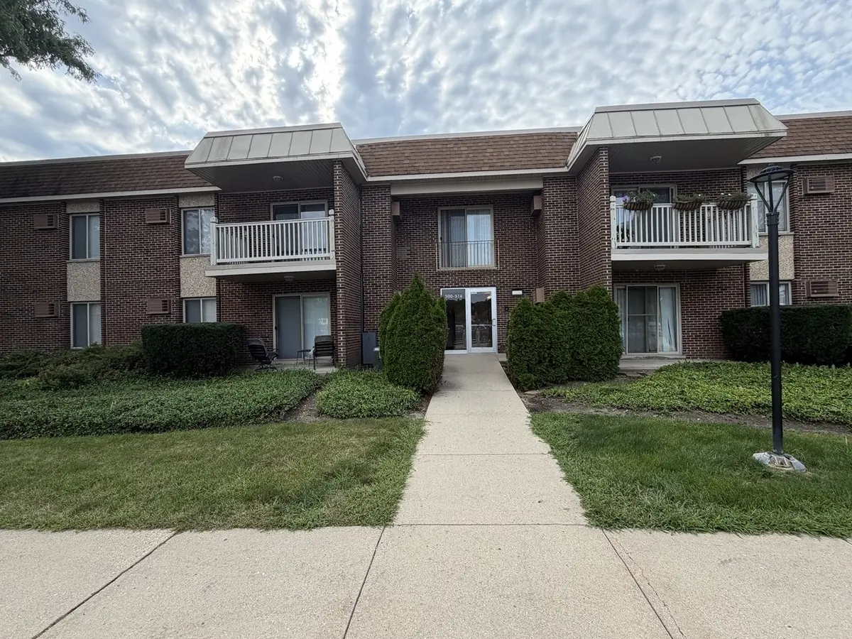 500 N Wilke RD #206, Palatine, IL 60074