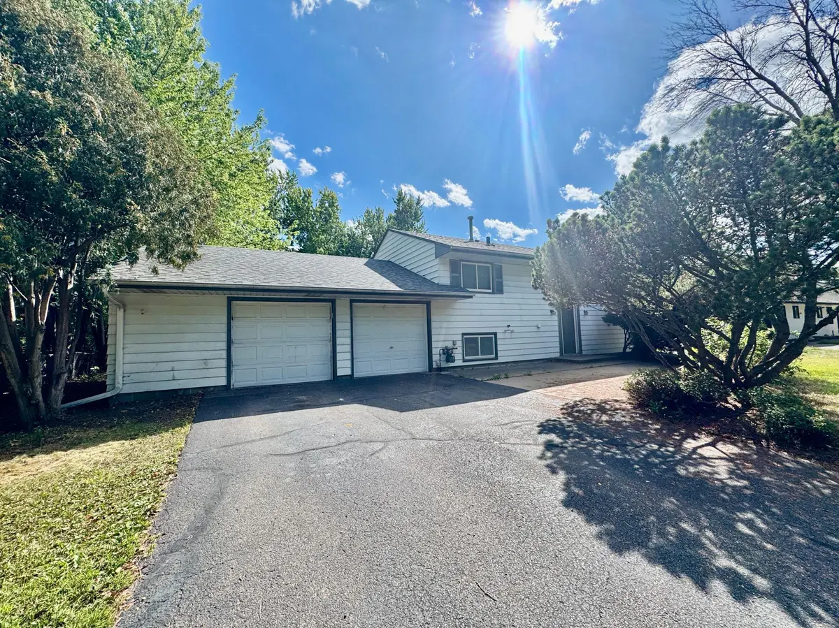2001 Yellowstone TRL, Brooklyn Park, MN 55444