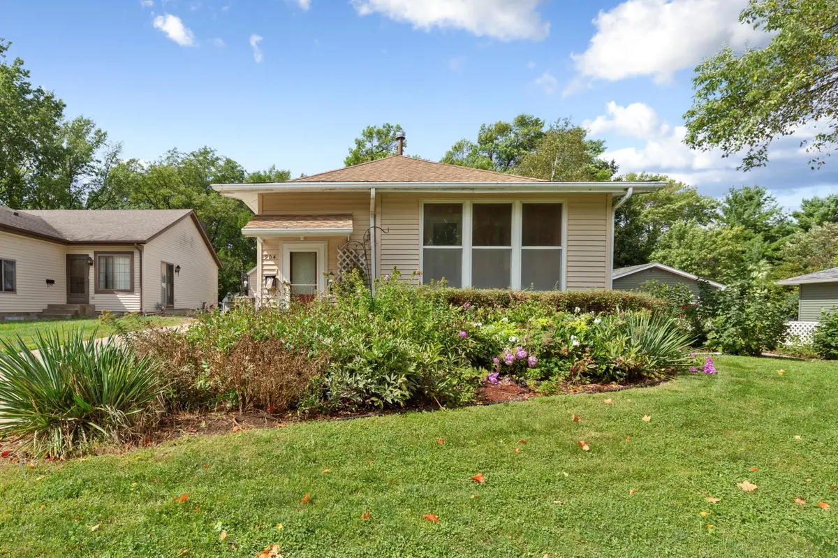 904 5th ST SW, Waseca, MN 56093