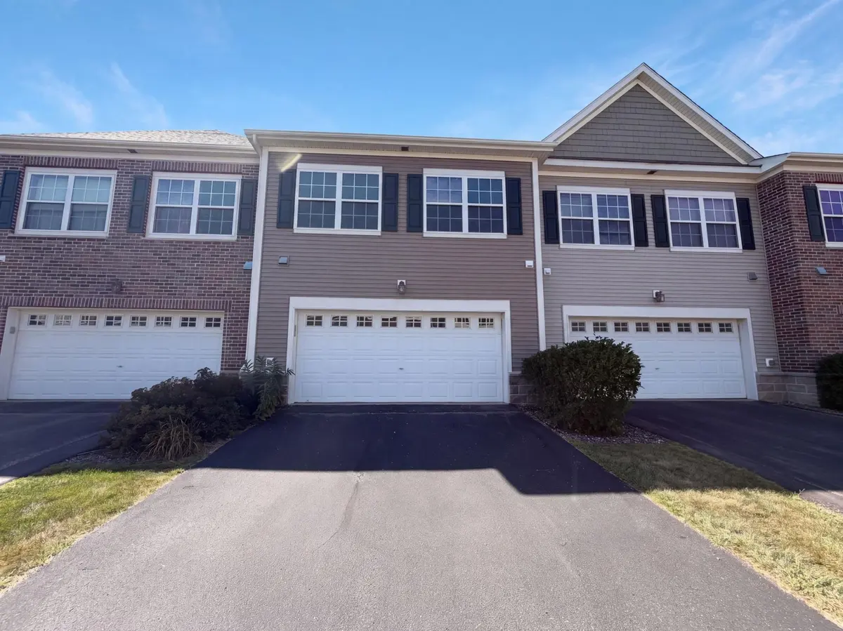 7231 Jewel LN N #702, Maple Grove, MN 55311