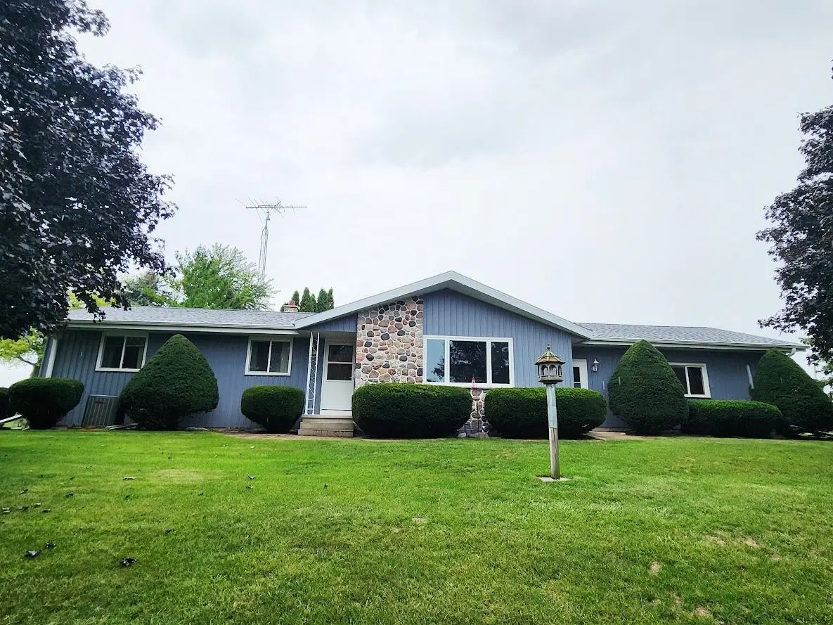 W2998 LEDGE RD, Mount Calvary, WI 53057-9747