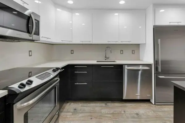 3402 Parkdale BLVD NW #6, Calgary, AB T2N 3T4