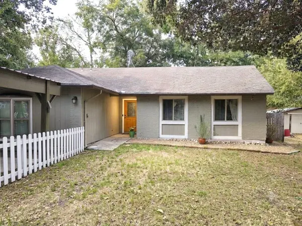 2423 Village WALK, Austin, TX 78744