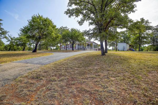 123 Split Oak RD, Smithville, TX 78957