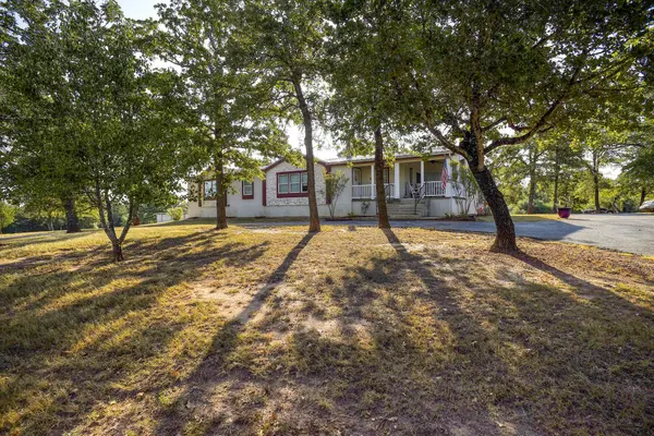 123 Split Oak RD, Smithville, TX 78957