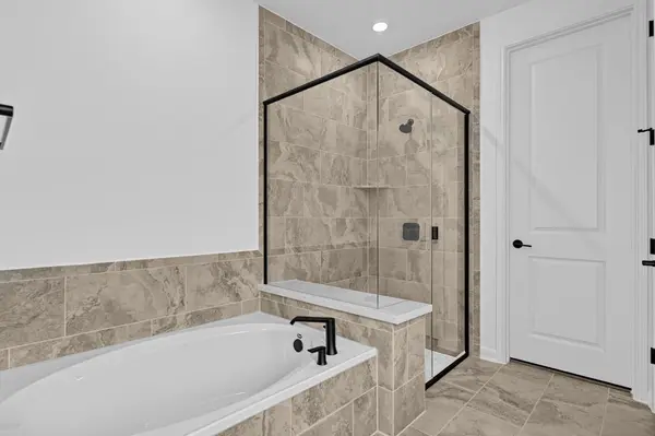 121 Amber Oak LN, Georgetown, TX 78628