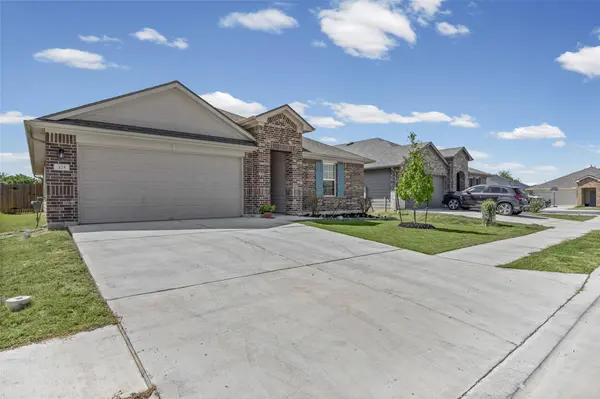 325 Granary DR, Uhland, TX 78640