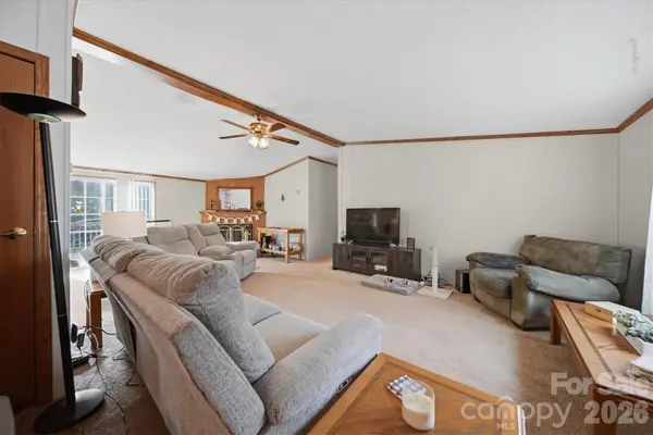 107 10th ST NE, Hildebran, NC 28637