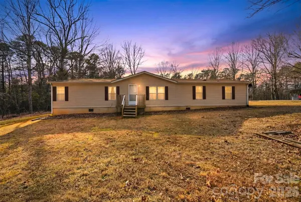 107 10th ST NE, Hildebran, NC 28637