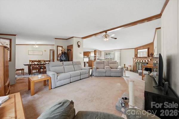 107 10th ST NE, Hildebran, NC 28637