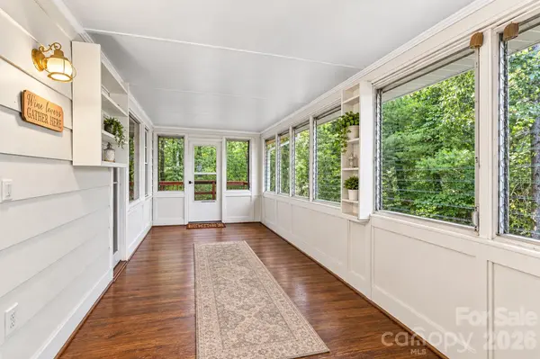 529 Alta Vista DR, Hendersonville, NC 28791