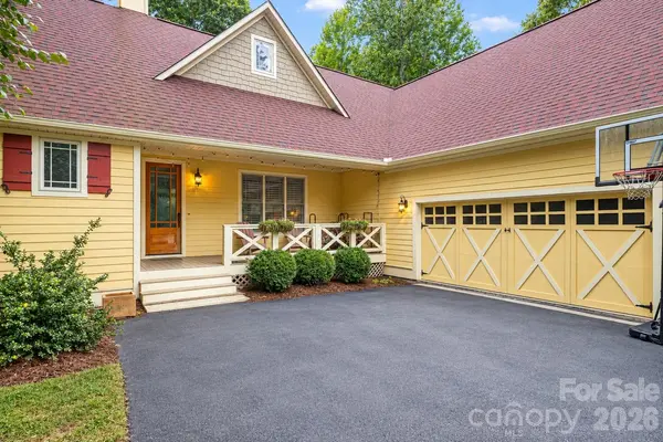 312 E Forest PL, Candler, NC 28715