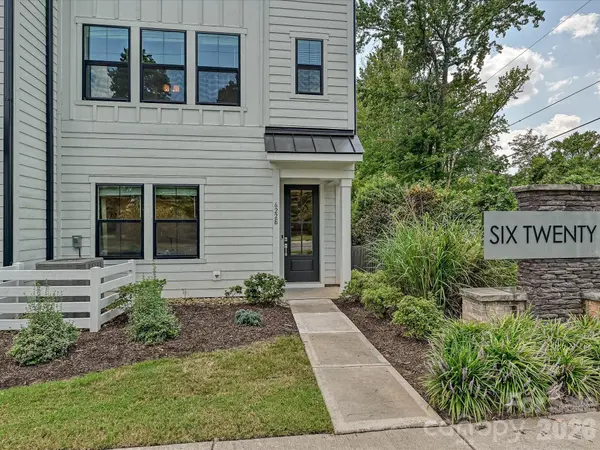 622 E Woodlawn RD, Charlotte, NC 28209