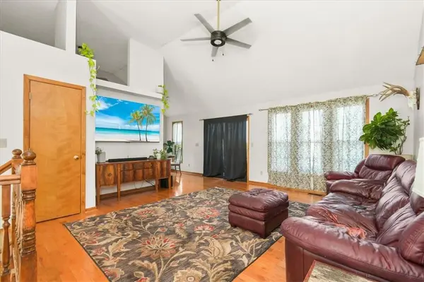 2338 NE Overbrook DR, Blue Springs, MO 64029