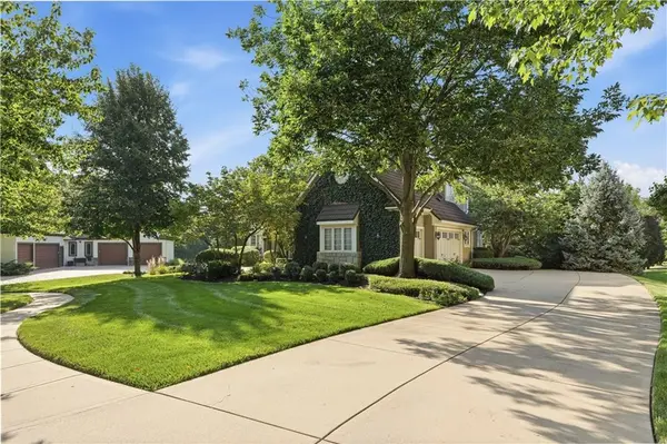 2645 W 139th TER, Leawood, KS 66224