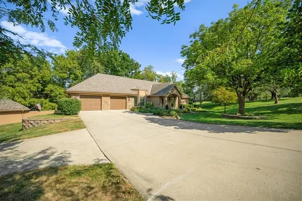14410 73rd ST, Kansas City, MO 64152