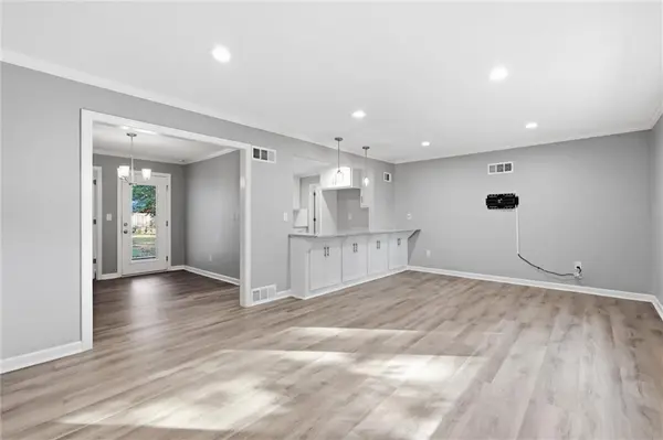 2200 W 79th ST, Prairie Village, KS 66208
