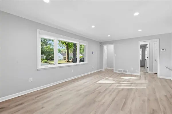 2200 W 79th ST, Prairie Village, KS 66208