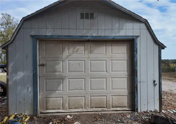 2251 E 360 RD, Bolivar, MO 65685