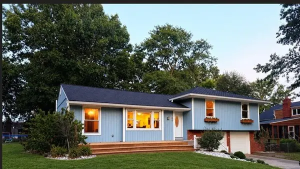 105 Tuscarora LN, Lake Winnebago, MO 64034