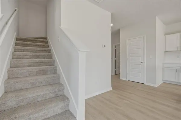 707 SW 6th TER, Oak Grove, MO 64075