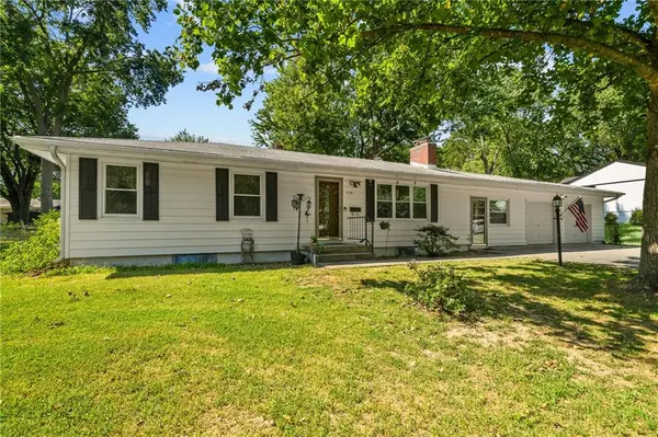 6200 Hedges AVE, Raytown, MO 64133
