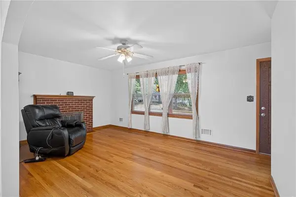 6200 Hedges AVE, Raytown, MO 64133