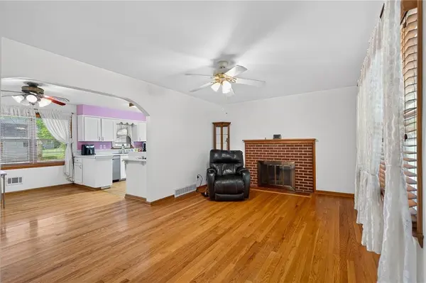 6200 Hedges AVE, Raytown, MO 64133