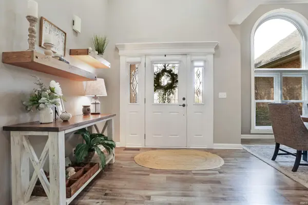4560 Clint CIR, Newburgh, IN 47630
