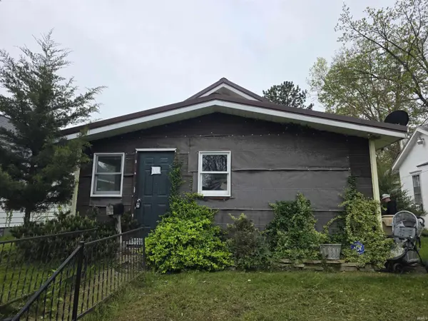 1414 Bowman ST, South Bend, IN 46613