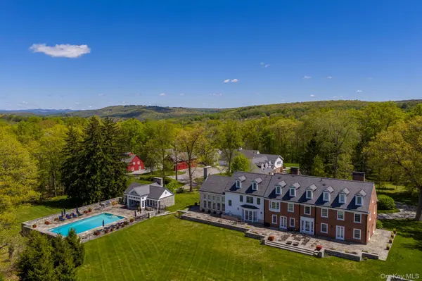 482 Overlook RD, Millbrook, NY 12545