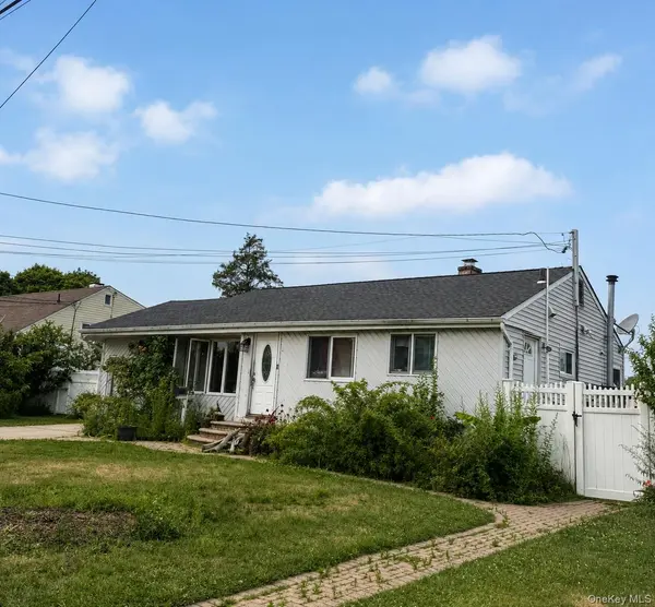 11 Franklin ST, Brentwood, NY 11717