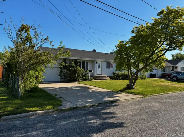 11 Franklin ST, Brentwood, NY 11717